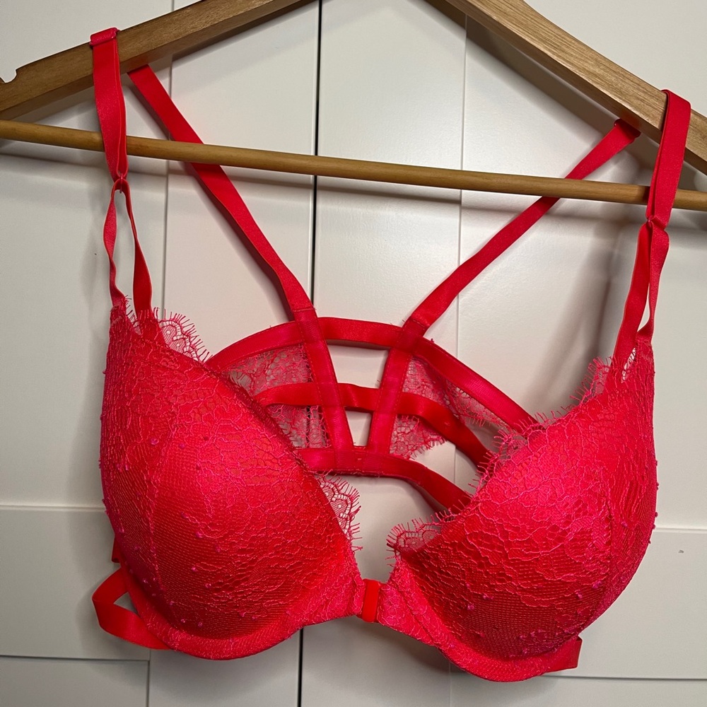 VS Red Lace front clasp push up bra 32D